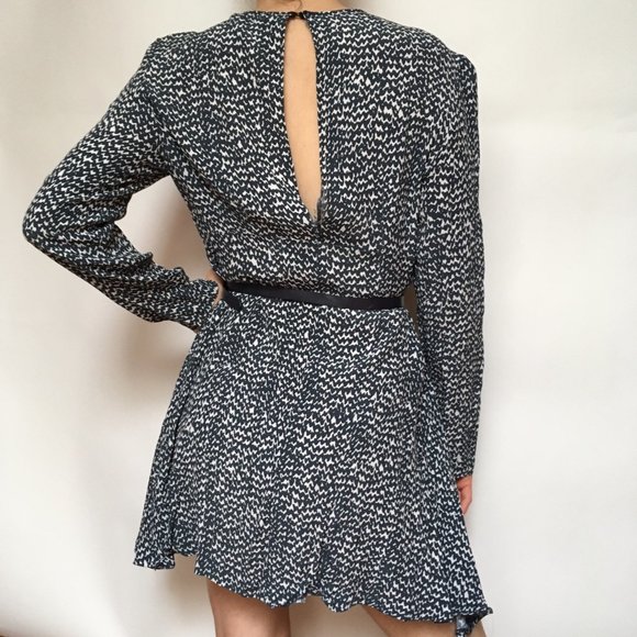 FLOW-Y FASHION PRINT DRESS - Picture 2 of 4